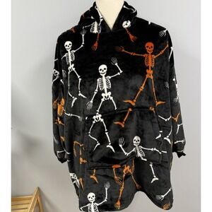 NWT Throwzy Halloween Skeletons Black O/S Jr Marlo Lorenz Hoodie Poncho Lounge